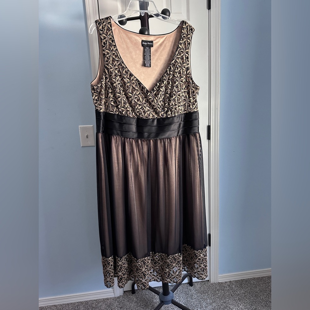 Kathy Roberts Dress, Black and Gold, Size 18W, Beautiful Lace